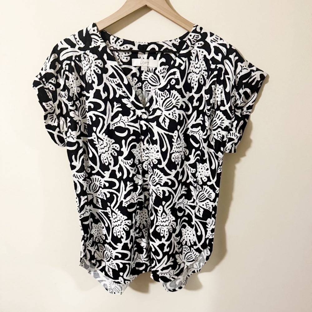Loft Womens Black Floral Linen Blend Short Sleeve Shirt Size Medium Summer